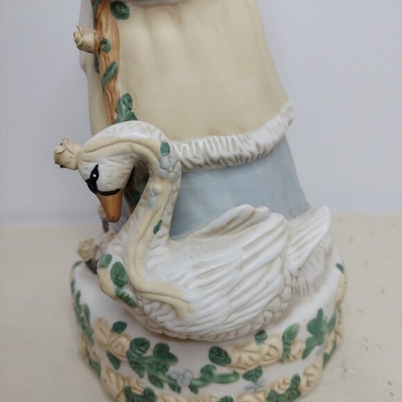 ABC Distributing 11 Inch Porcelain Musical Victorian Santa In Original Box - Picture 6 of 12